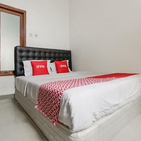 Super Oyo 3838 Tamansari Guest House Solo Buitenkant foto