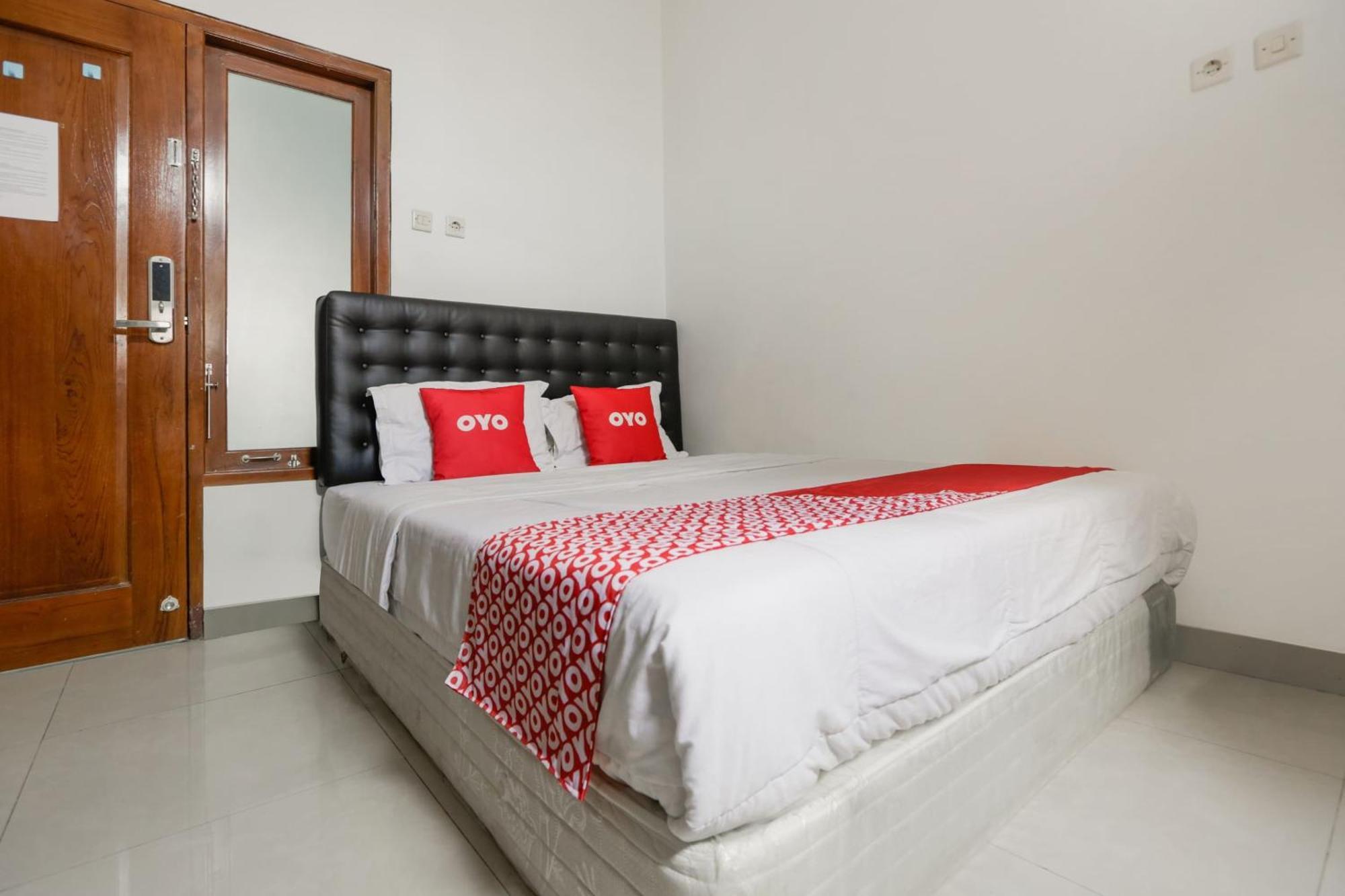 Super Oyo 3838 Tamansari Guest House Solo Buitenkant foto