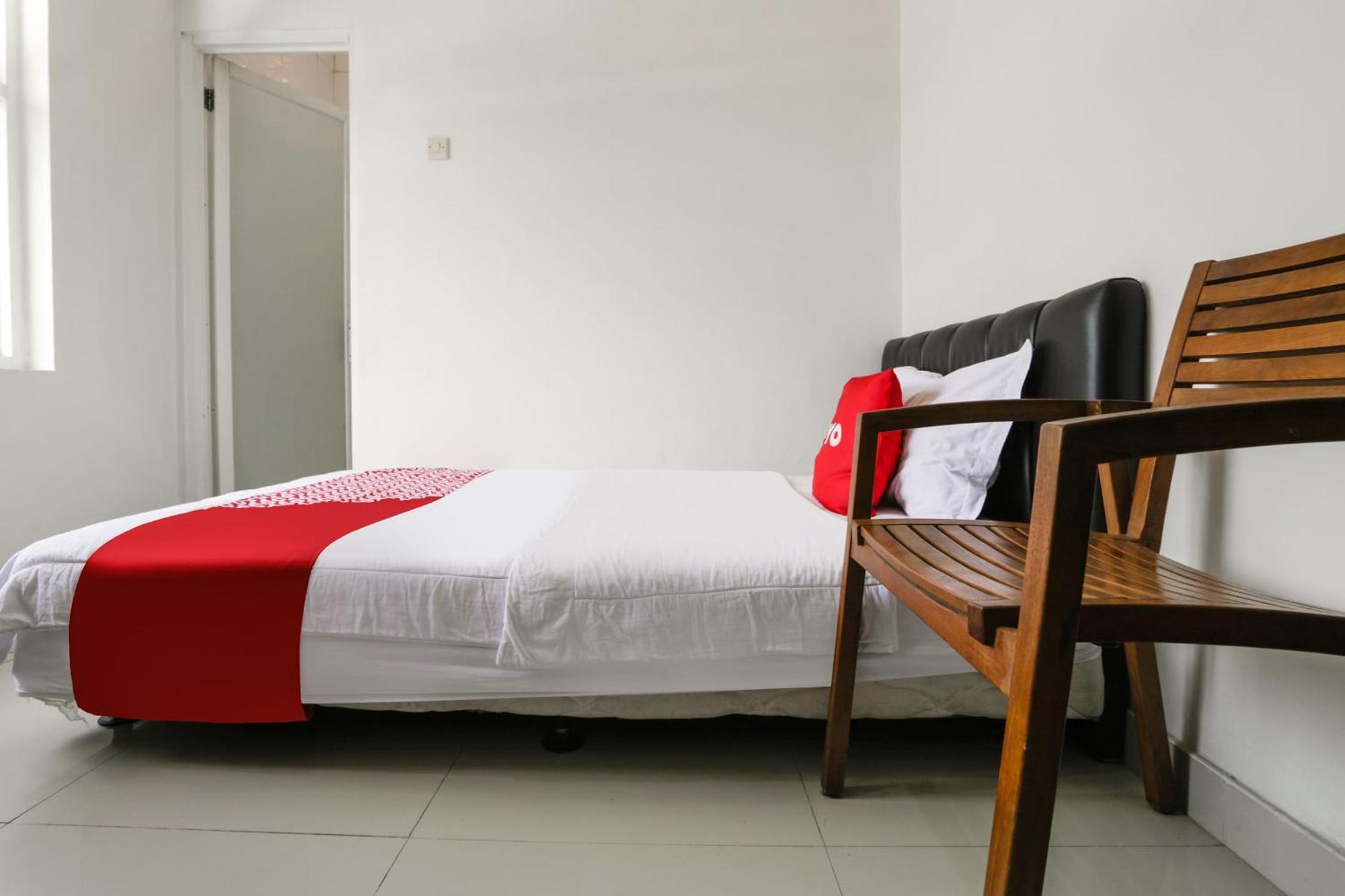 Super Oyo 3838 Tamansari Guest House Solo Buitenkant foto