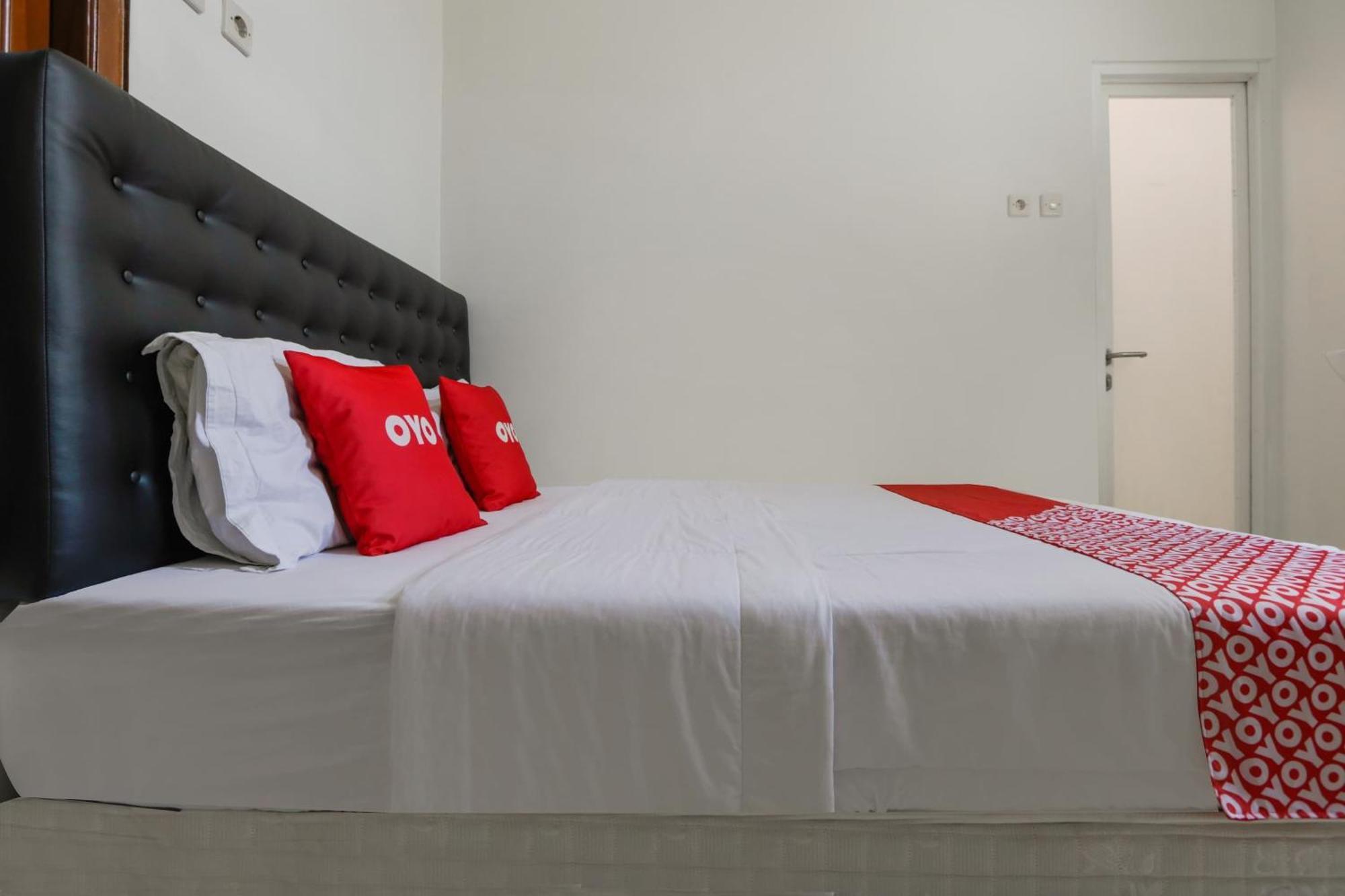 Super Oyo 3838 Tamansari Guest House Solo Buitenkant foto