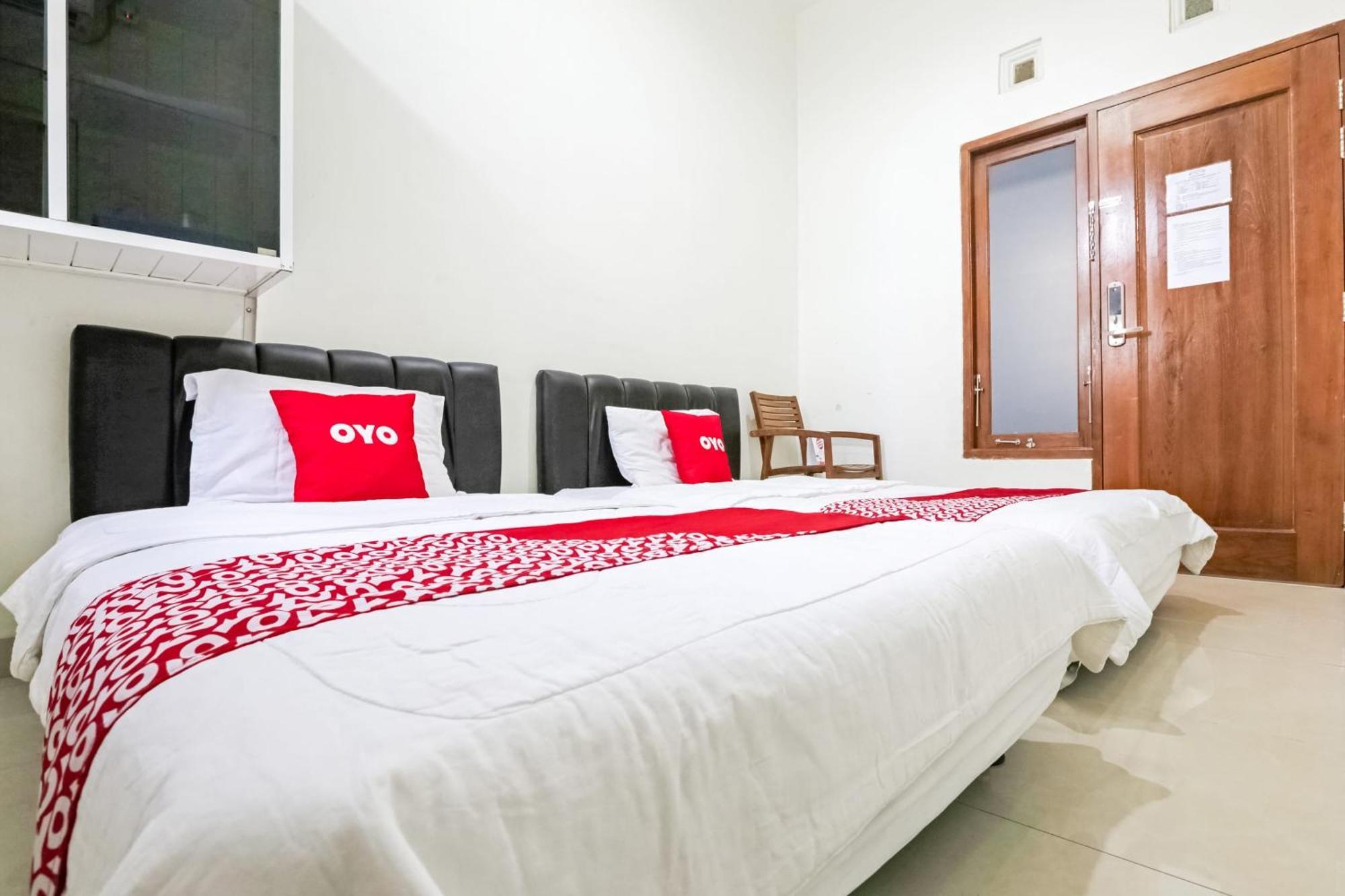 Super Oyo 3838 Tamansari Guest House Solo Buitenkant foto