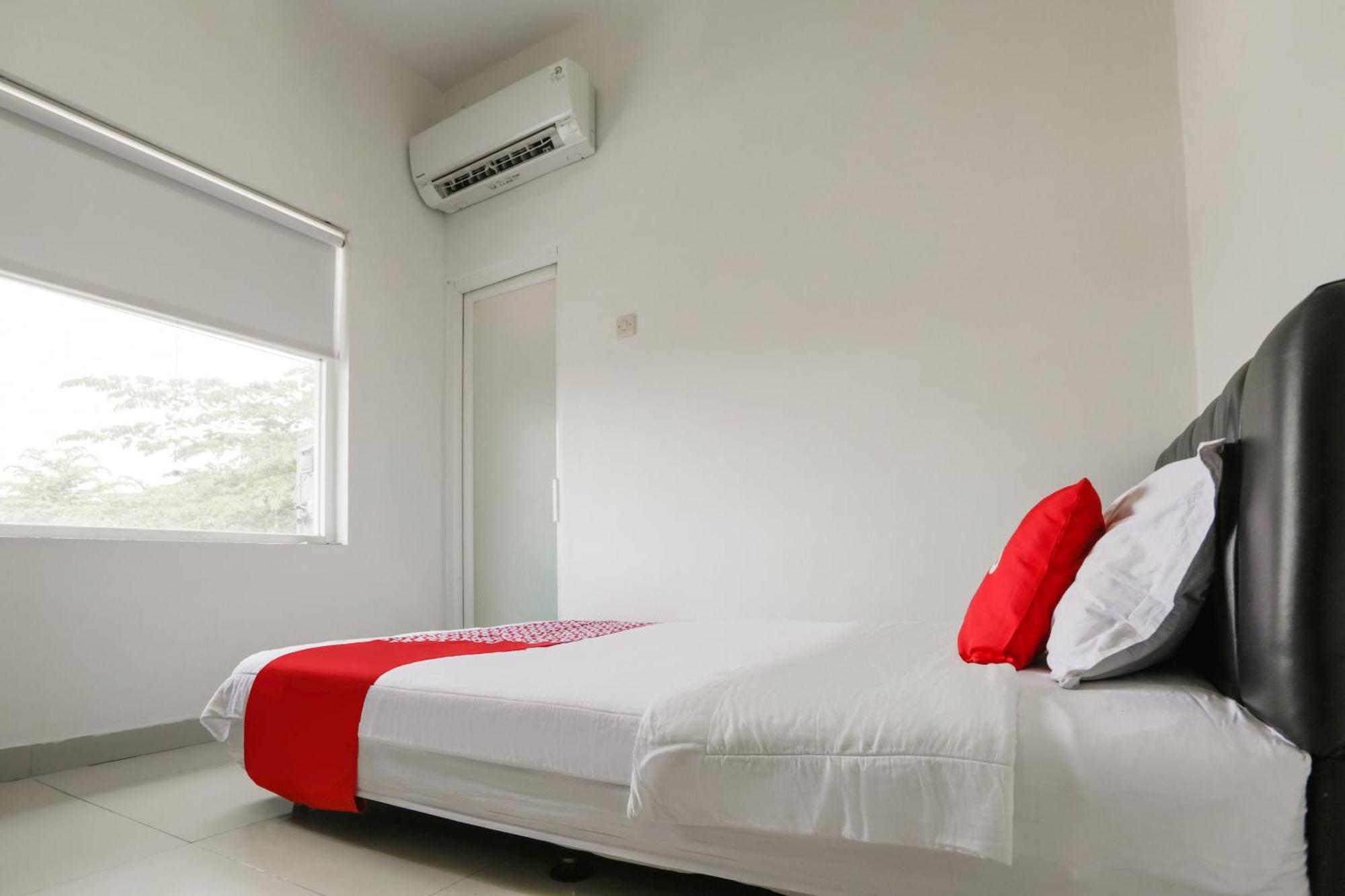 Super Oyo 3838 Tamansari Guest House Solo Buitenkant foto